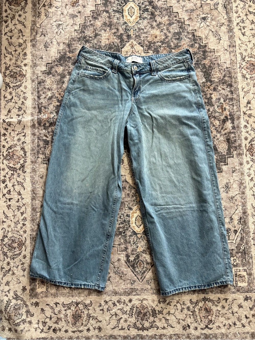 Hollister Low-Rise Super Baggy Jeans in Light Blue, 14 short